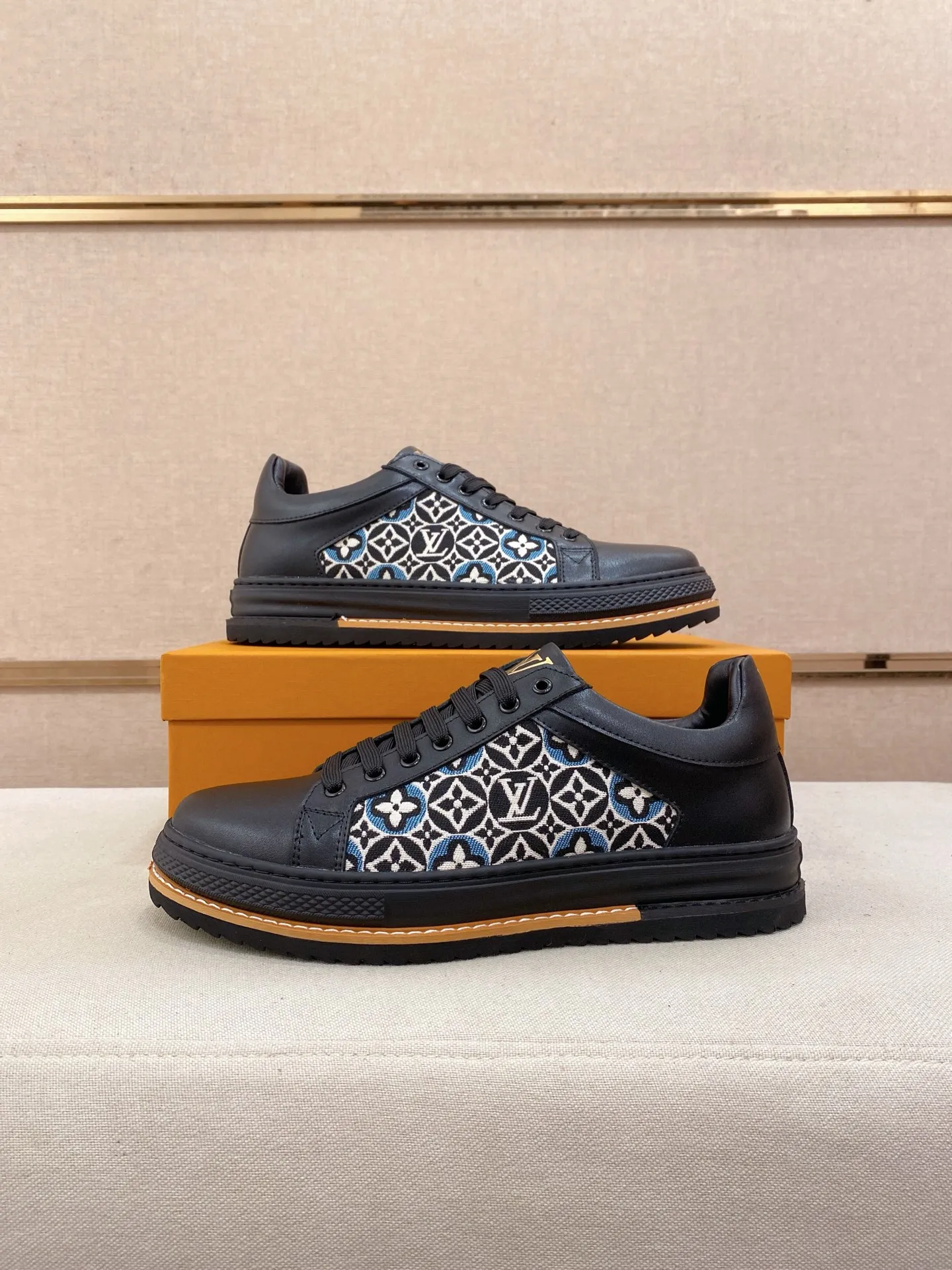 Men's clothing and shoes 400💰Louis Vuitton (Louis Vuitton/LV) top 🔍🔍 new models are on sale at the same time, the upper 🇮🇹 imported first-layer cowhide from Italy, fully imported sheepskin lining 💪💪, completely 1⃣️ to 1 ⃣️Re-engraved🇮🇹💪💪, ⚠Sole: The original sole is specially provided by the original factory, the exclusive movable molded sole is super comfortable, ⚠The original factory follows the order, 🔍🔍high quality, you can enter and exit the counter at will, welcome to compare⚠. Code number:38-44
